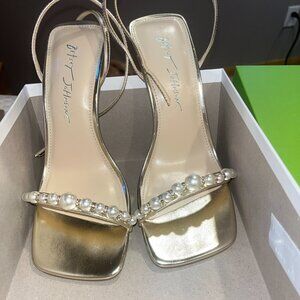 Betsy Johnson Jacy Gold Size 7 Champagne Heel